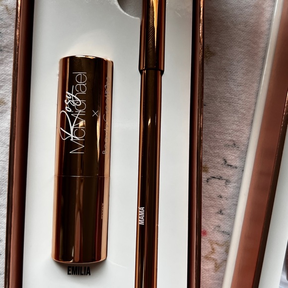 Hermoso lipstick rojo - Picture 1 of 2